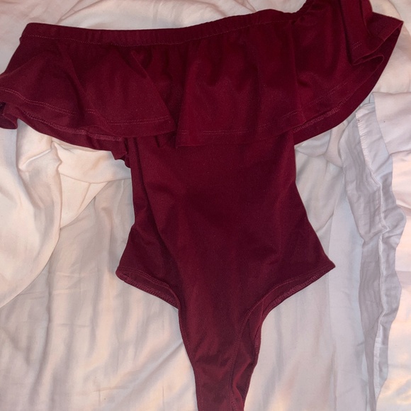 GUESS Shoulder bodysuits - Picture 2 of 3